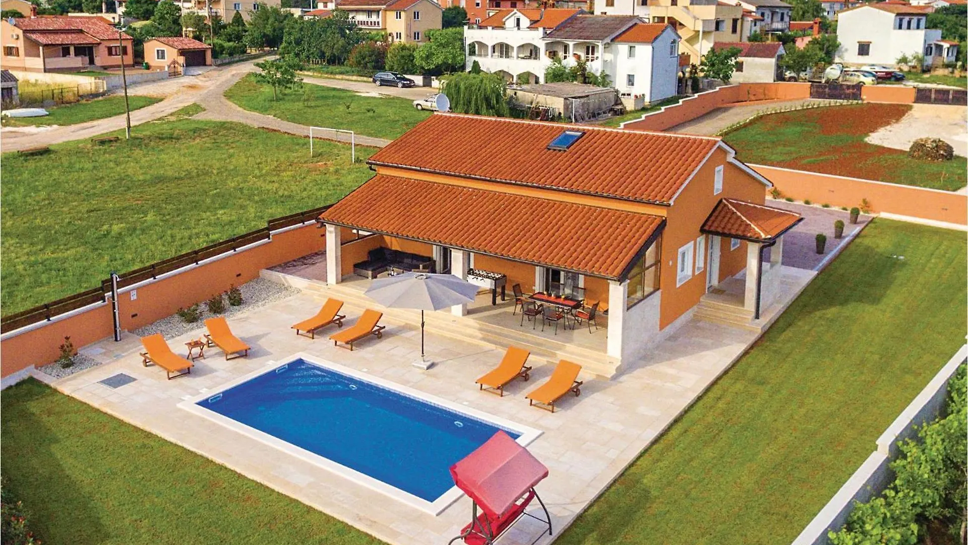 Tatil Evi Cozy Home In Skatari With Outdoor Swimming Pool Pula
