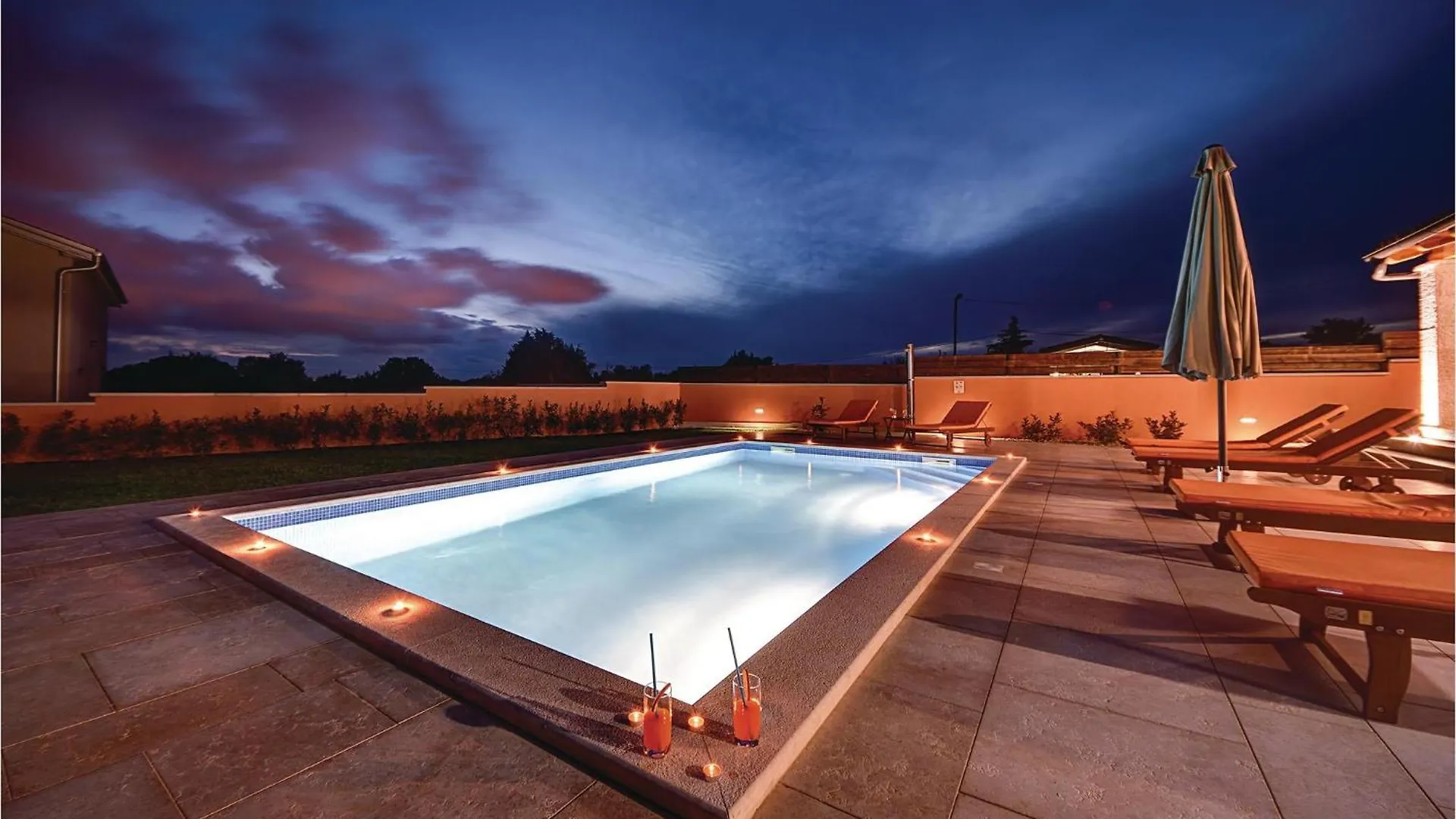 Cozy Home In Skatari With Outdoor Swimming Pool Pula Hırvatistan