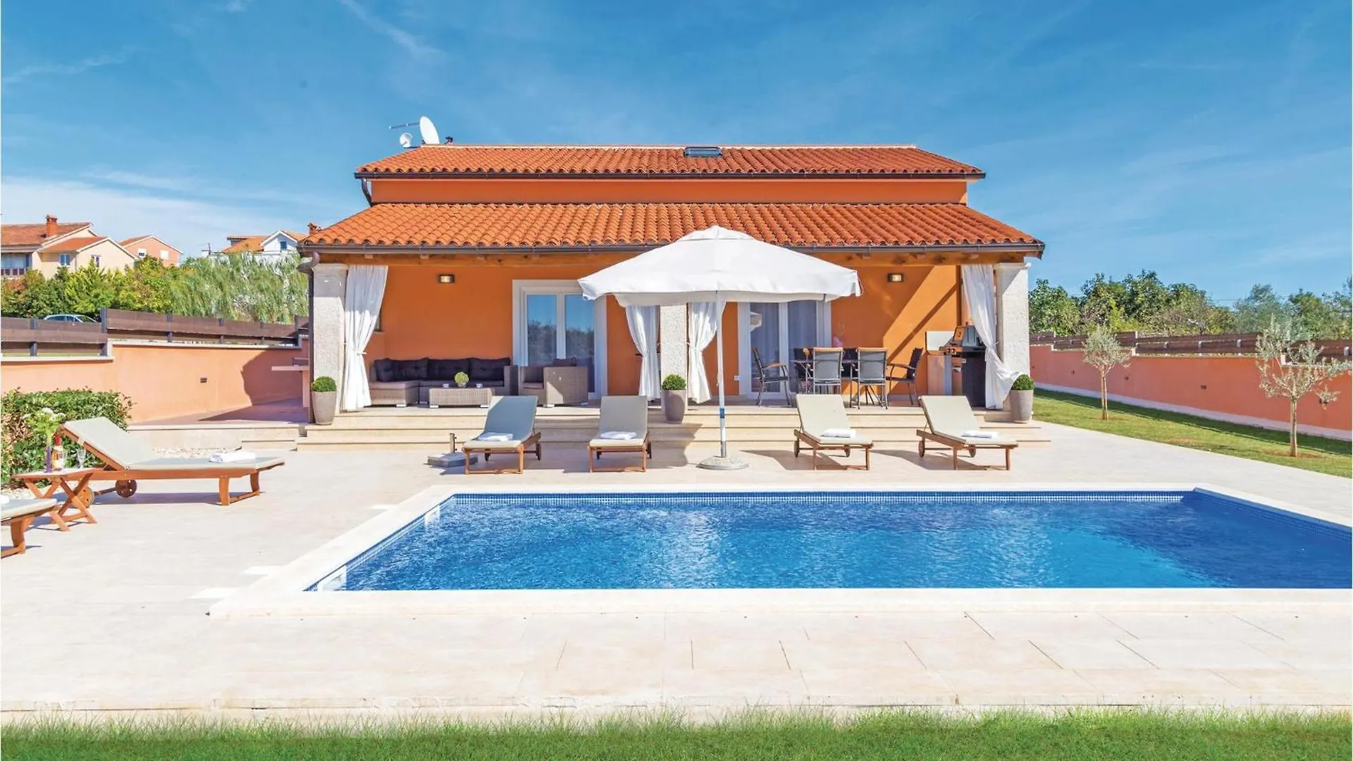 Cozy Home In Skatari With Outdoor Swimming Pool Pula