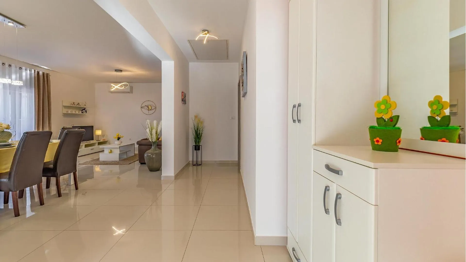 Cozy Home In Skatari With Outdoor Swimming Pool Pula
