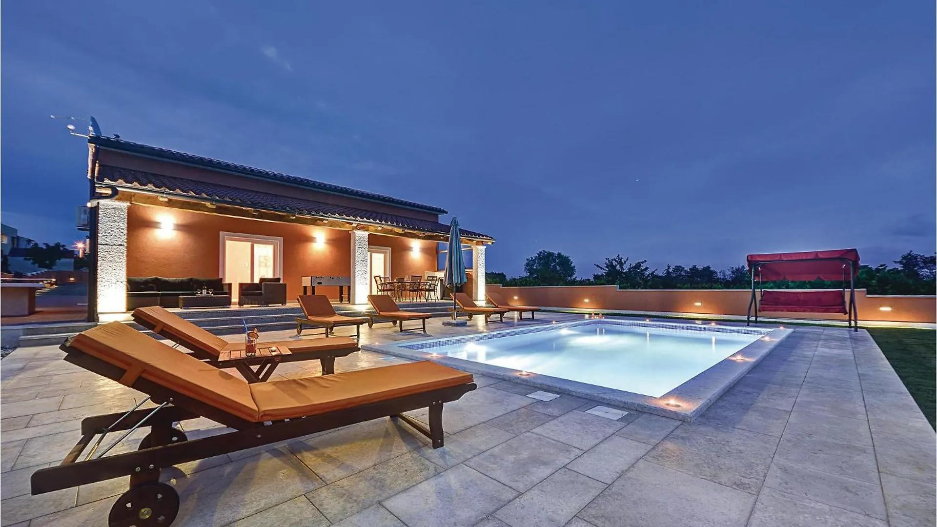 Cozy Home In Skatari With Outdoor Swimming Pool Pula