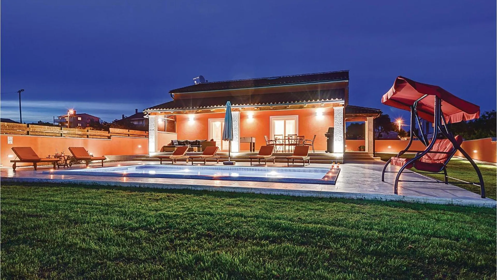 Cozy Home In Skatari With Outdoor Swimming Pool