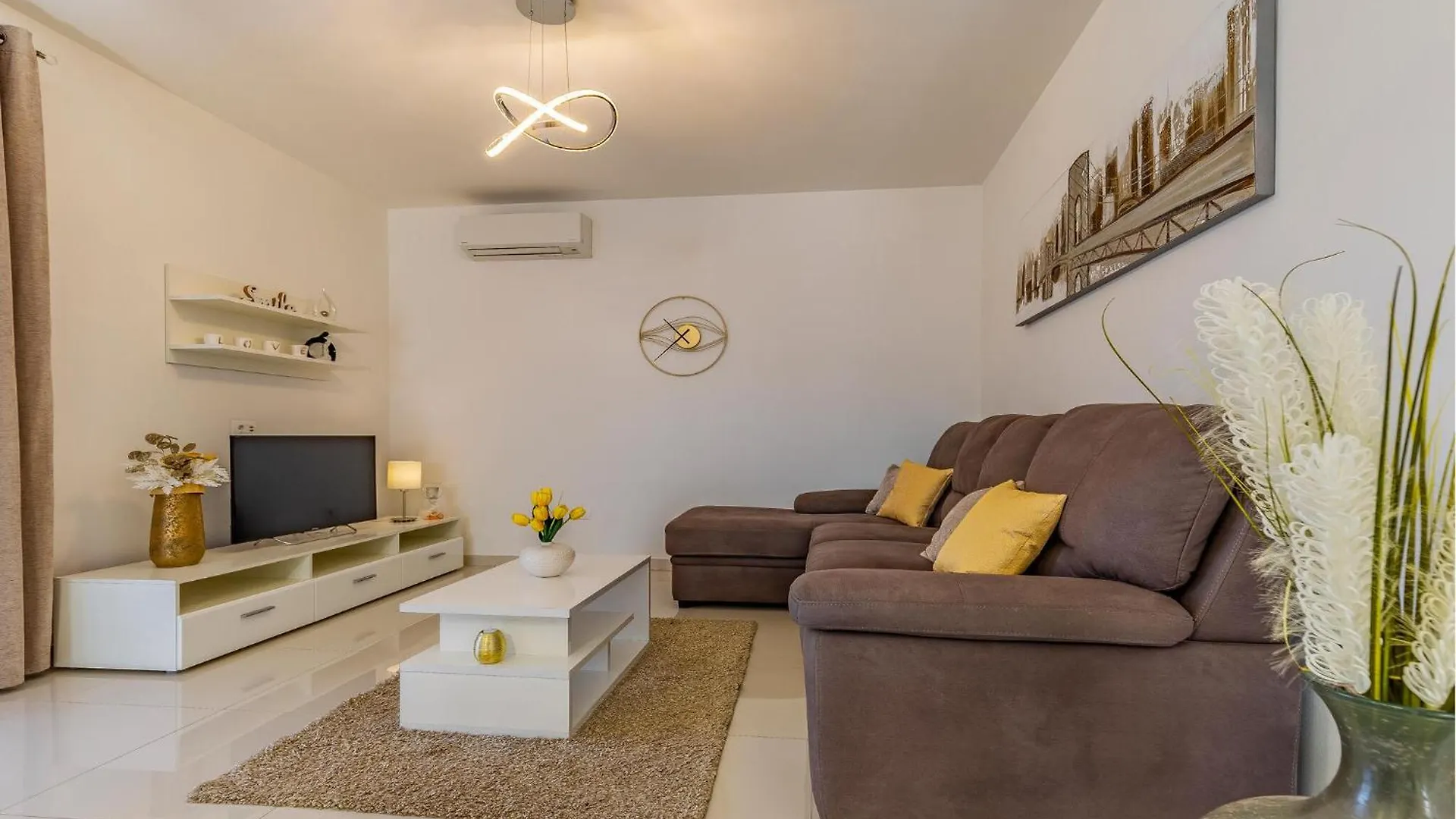 Holiday home Cozy Home In Skatari With Outdoor Swimming Pool