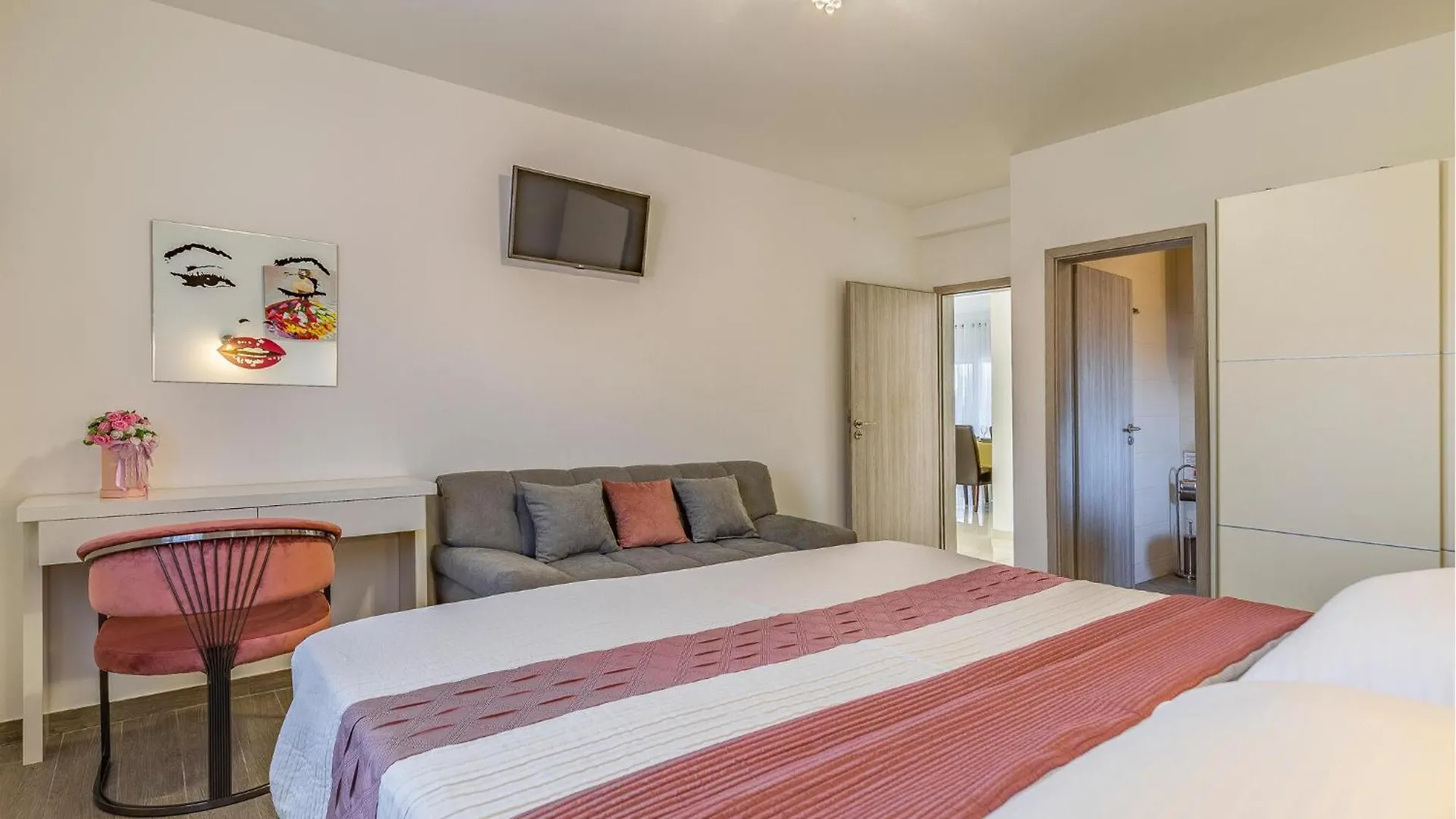Holiday home Cozy Home In Skatari With Outdoor Swimming Pool